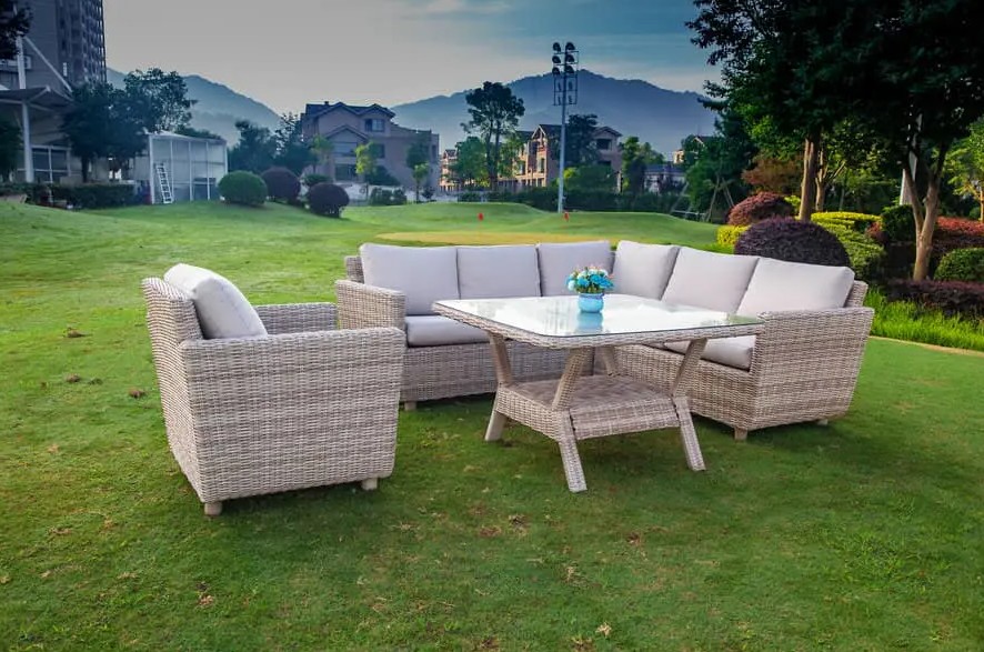 Cree un acogedor oasis al aire libre con un juego de comedor con sofá de 4 piezas: un complemento perfecto para cualquier patio